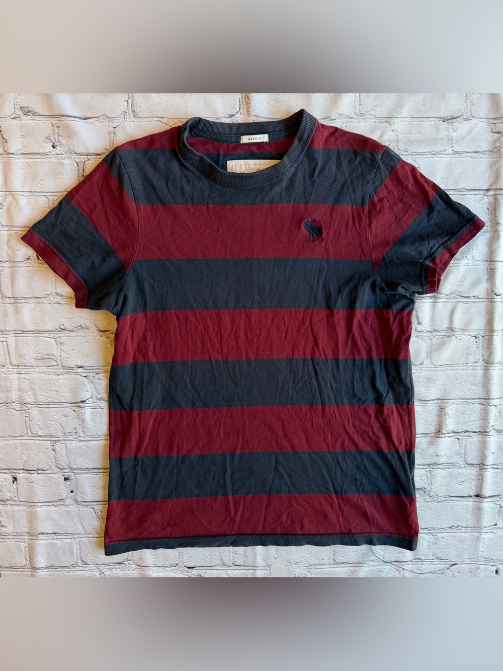 Abercrombie & Fitch Men's Wide Stripe Crewneck Tee - Burgundy & Charcoal